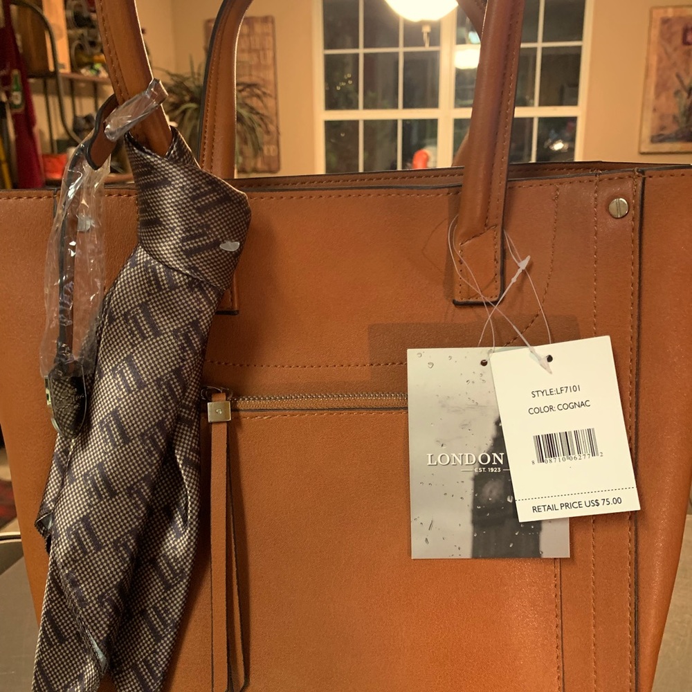 Leather London Fog Purse “NEW”